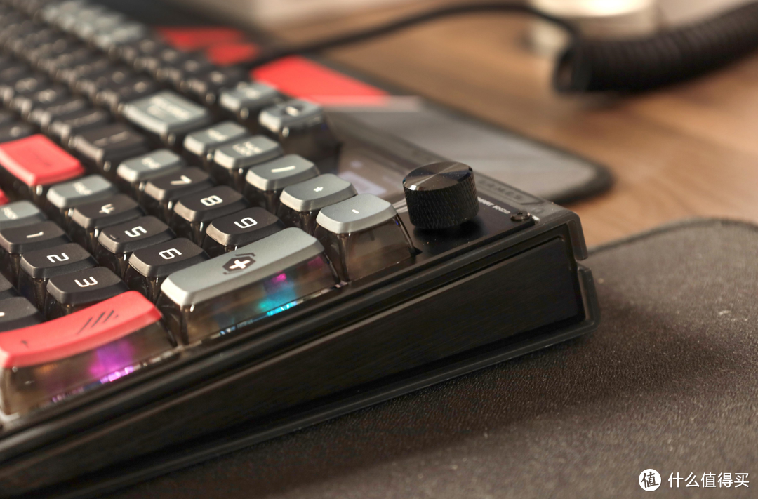 TTC快银轴+Gasket结构，红魔首款电竞键盘，899元的价格值得一试
