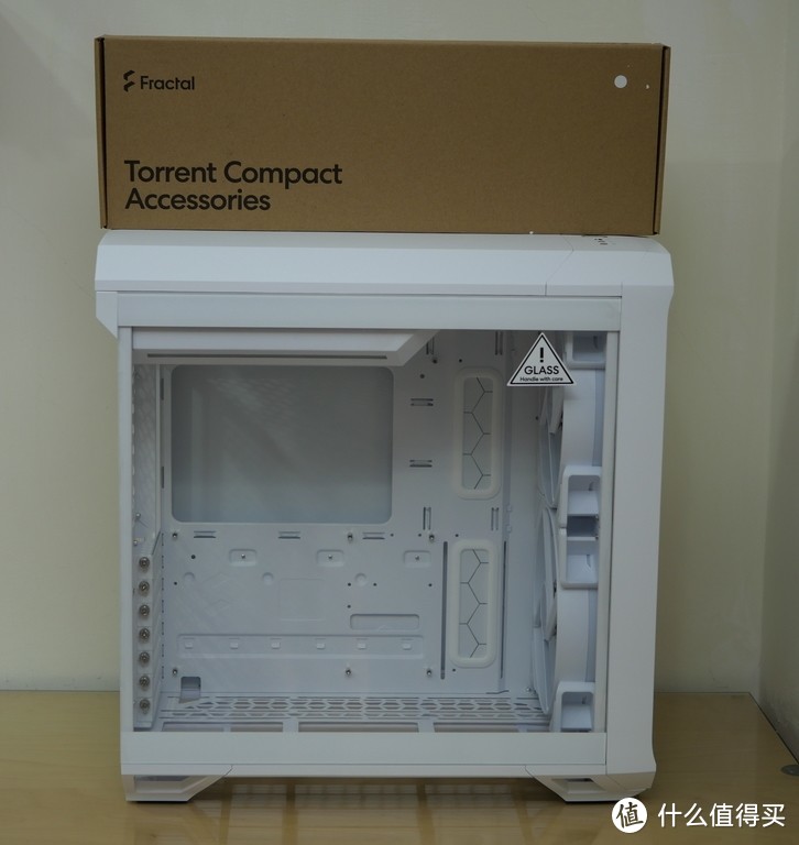纯白控狂喜——FD Torrent Compact RGB 机箱装机体验