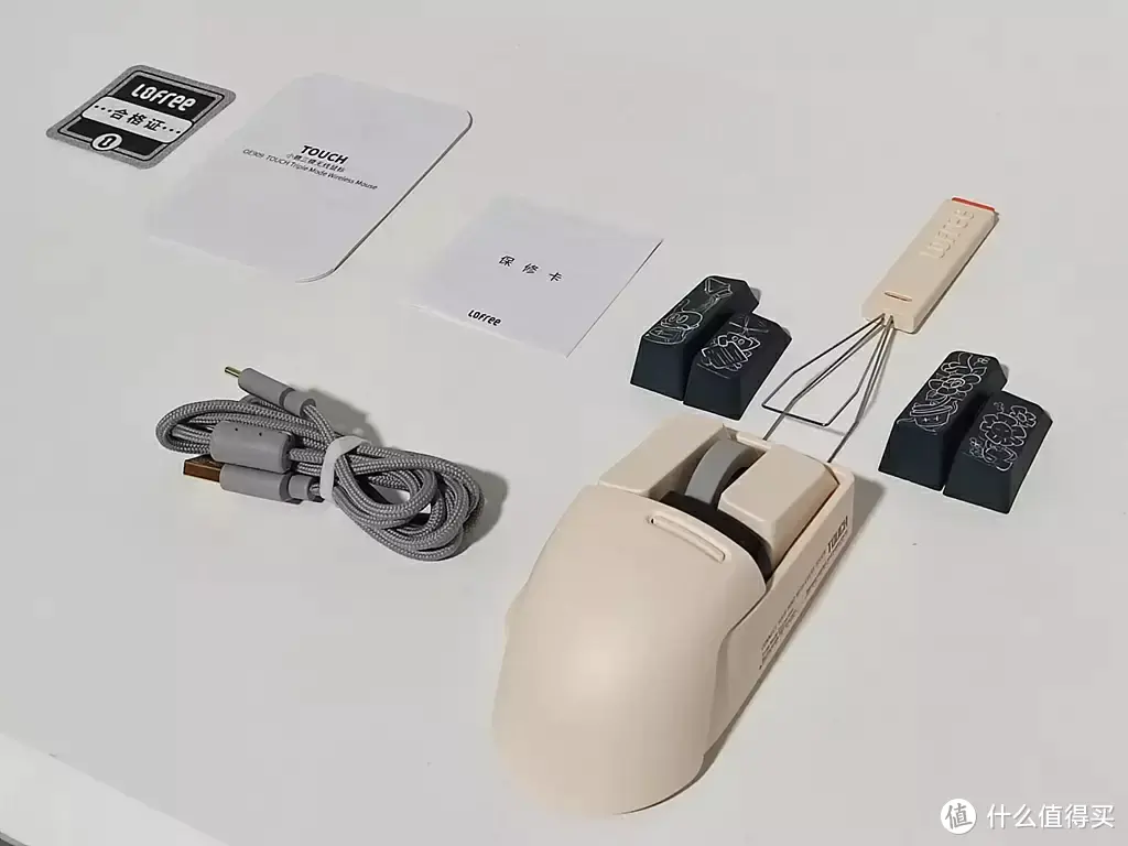 PBT可换主题键帽+OLED显示屏—小翘三模游戏鼠标体验