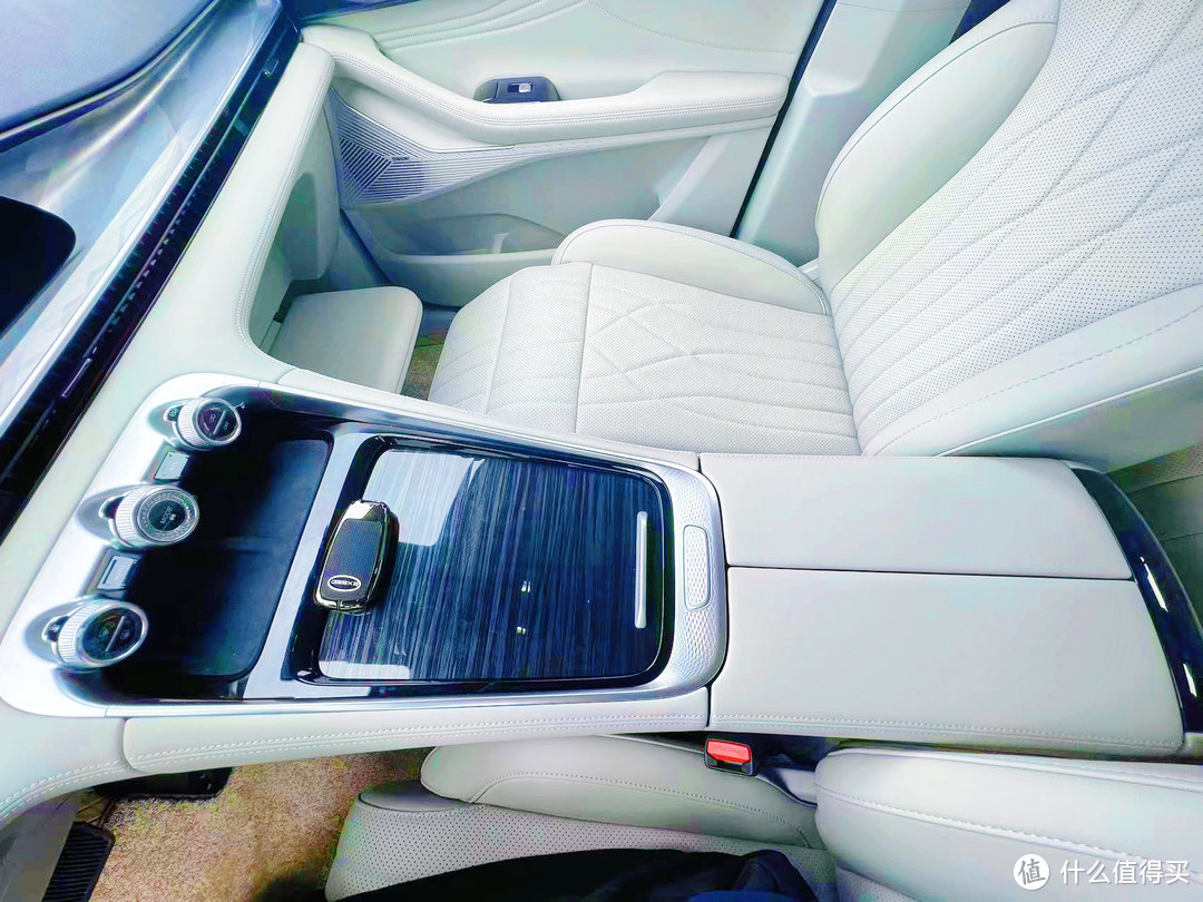 星途瑶光试驾体验：科技感外观与动力充沛的国产SUV！