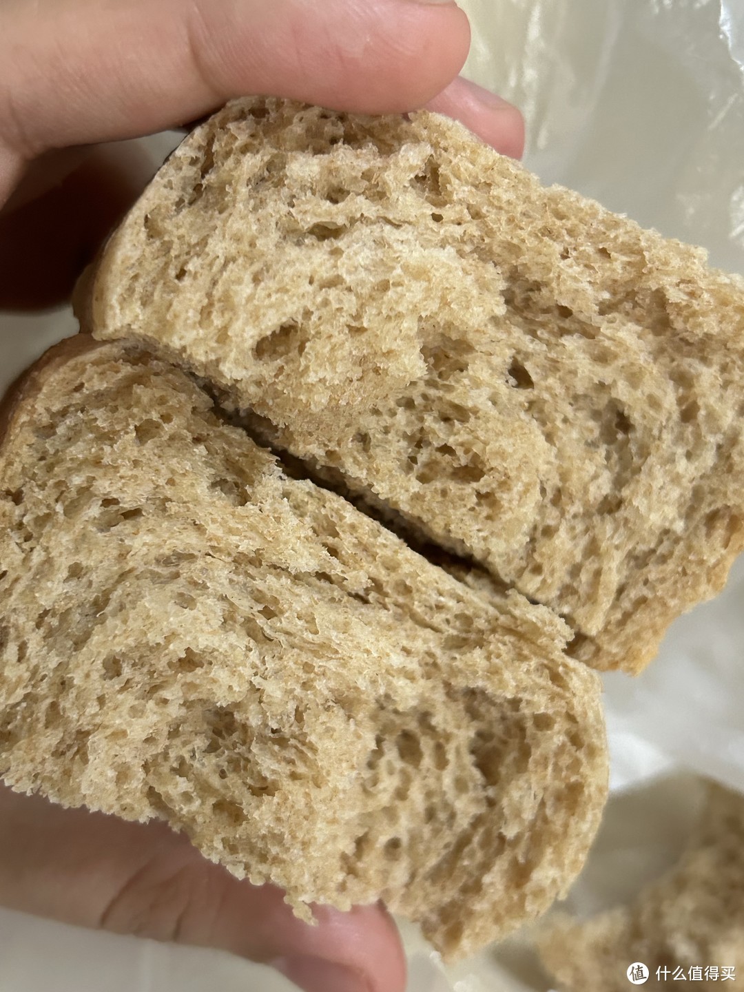 全麦吐司是一种以全麦面粉为主要原料制作的面包