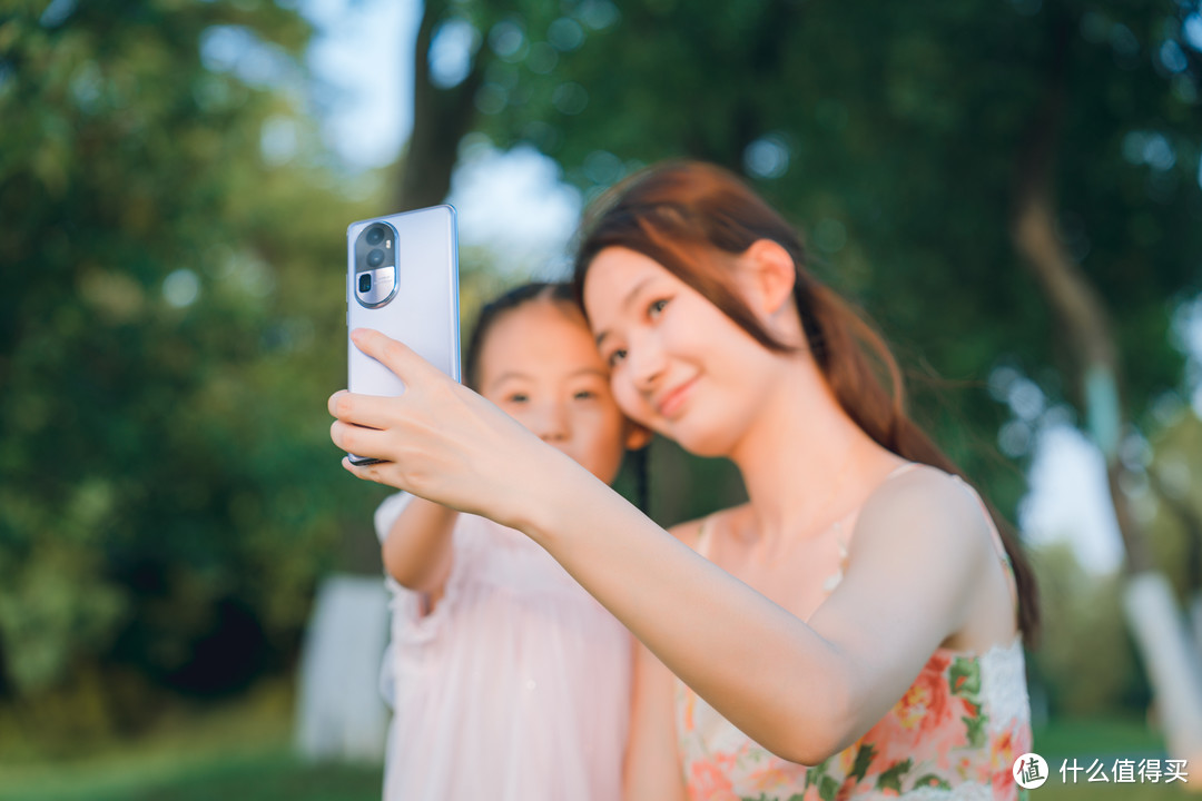 首次搭载超光影潜望长焦，呈现最自然的人像细节：OPPO Reno10 Pro+ 实战拍摄体验