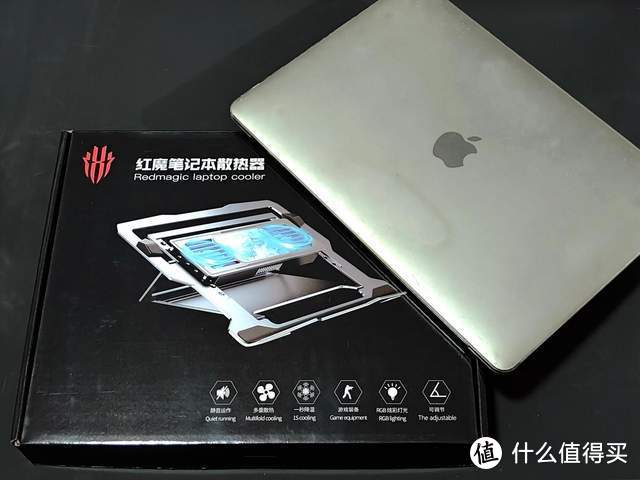 让MacBook Pro夏日冻到“感冒”散热神器，红魔笔记本散热器上手体验