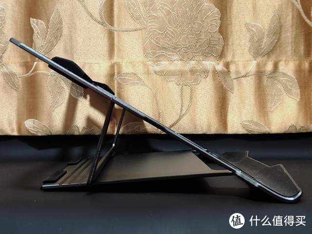 让MacBook Pro夏日冻到“感冒”散热神器，红魔笔记本散热器上手体验