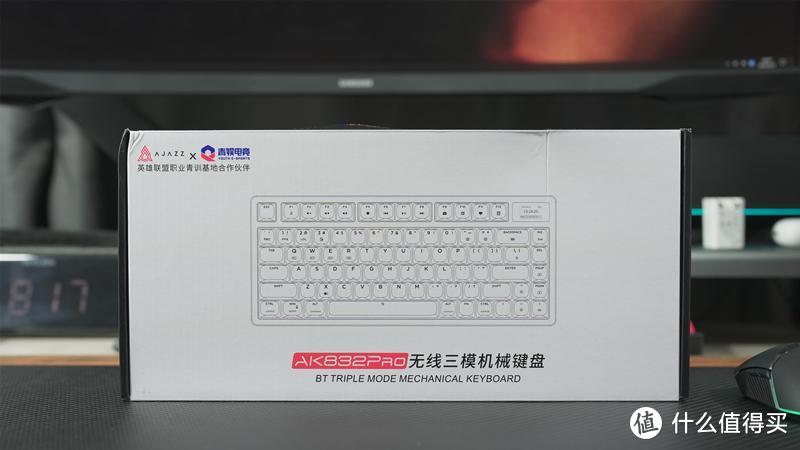 矮轴更秀气，显示屏满满的科技感-黑爵AK832Pro三模机械键盘