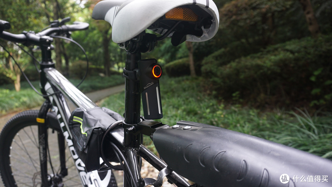 兵马未动，装备先行，360°发光、146°超广角，能录像的自行车尾灯，迈极炫尾灯记录仪体验