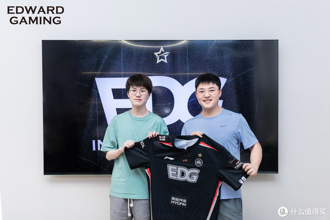 EDG·UZI 正式连接！“永远滴神”再度回归LPL赛场！传奇未落幕！