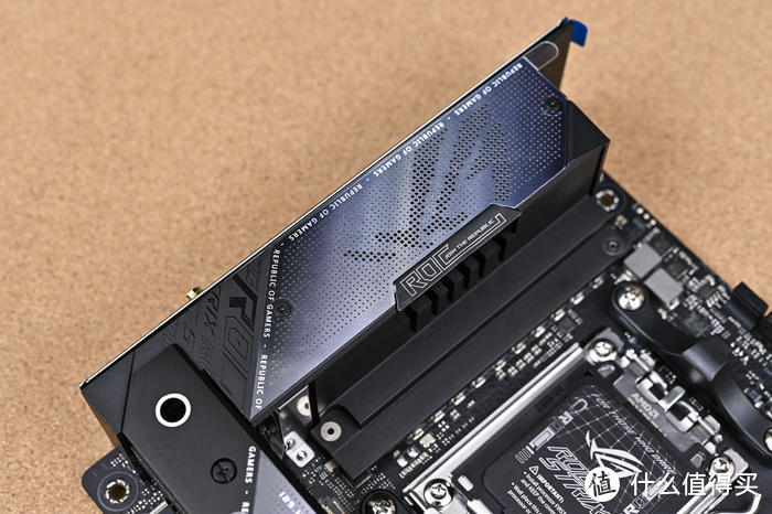 清新豆沙绿——ROG X670E-I+分形工艺 Terra 装机展示