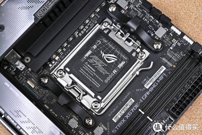 清新豆沙绿——ROG X670E-I+分形工艺 Terra 装机展示