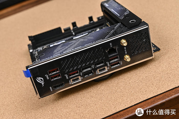 清新豆沙绿——ROG X670E-I+分形工艺 Terra 装机展示