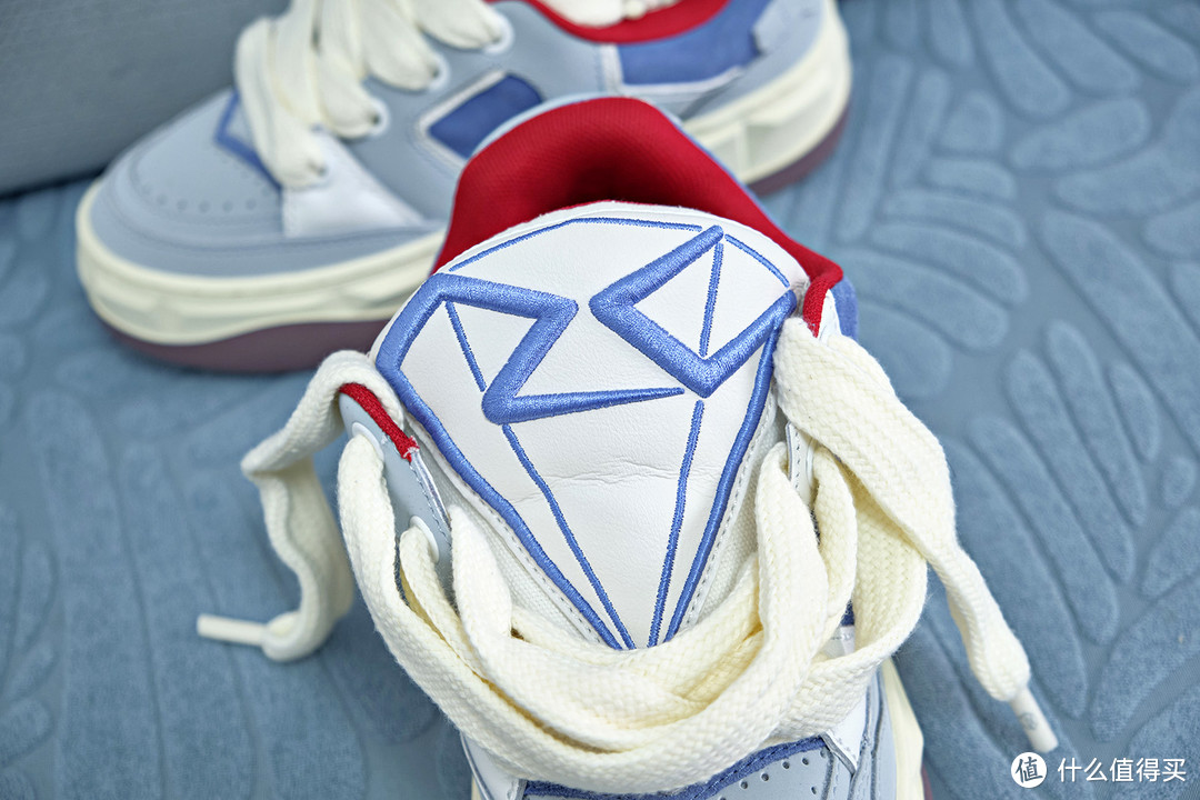 体验国潮新势力，RubyScott 海蓝之谜钻石面包鞋