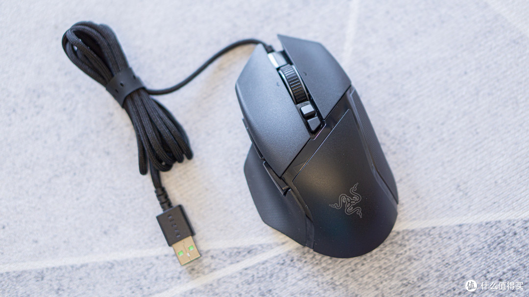 虽然有线但是超稳的开箱一款复古风的雷蛇巴塞利斯蛇v3电竞鼠标
