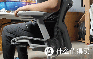 舒适才是硬道理，人体工学椅助力打造久坐不累的理想型白色系桌搭