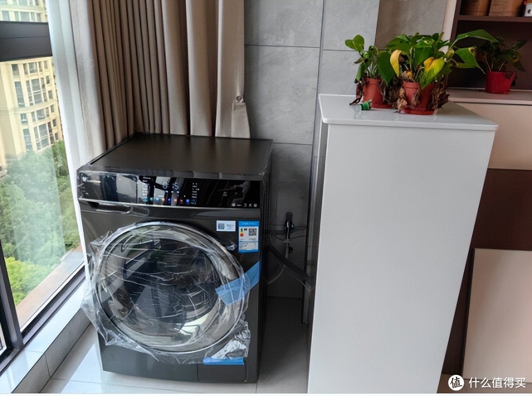 为何选购滚筒洗衣机要留意自动投放、筒自洁功能？推荐小天鹅海尔