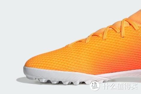 adidas足球鞋：夏日户外球场上的神兵利器!