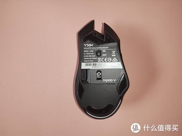 无线402，可以媲美有线的快- 雷柏V30W游戏鼠标评测 