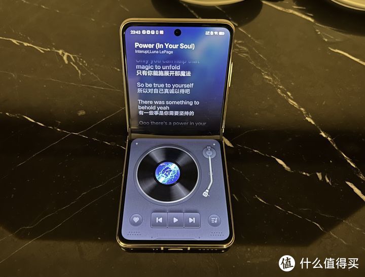 副屏真实用，自拍有惊喜 ，一款完成度很高的折叠屏手机 - vivo X Flip 真机测评