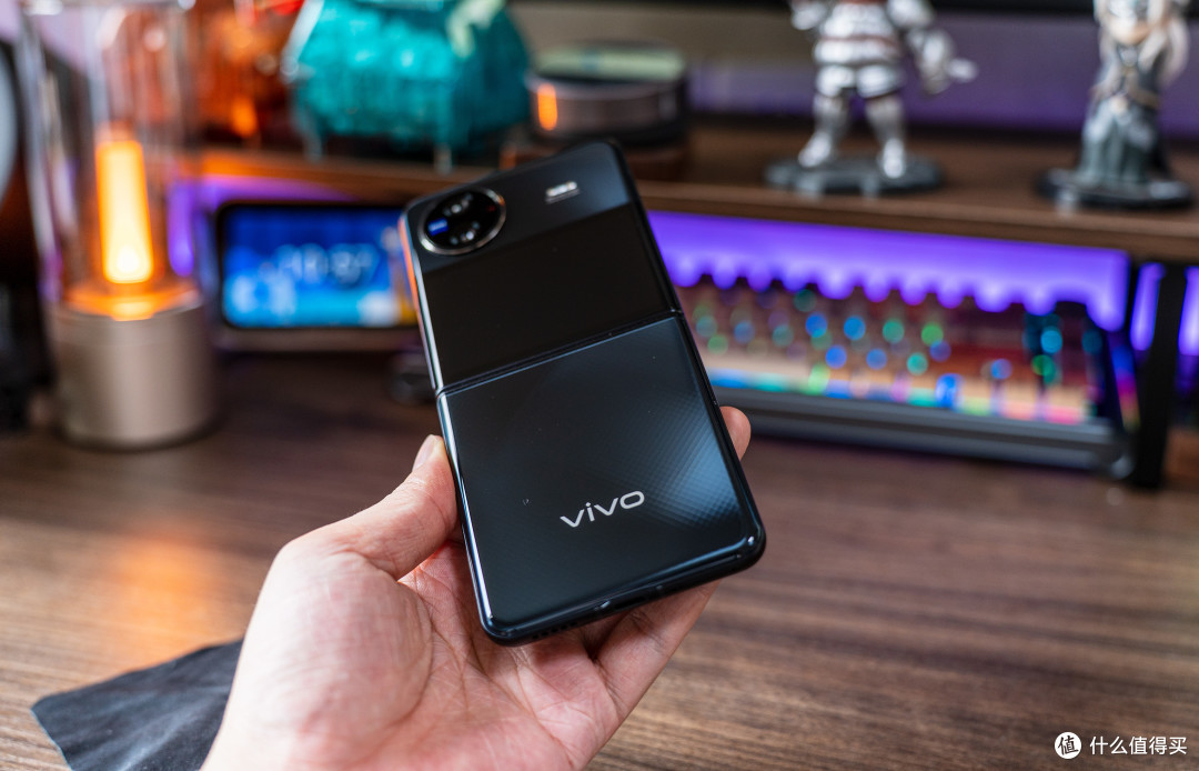 轻奢如影随形,不一样的双屏体验| vivo x flip 折叠屏手机体验