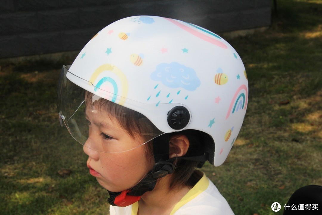 骑电动车带娃出行，儿童安全头盔不能忽视！晓安儿童安全头盔体验