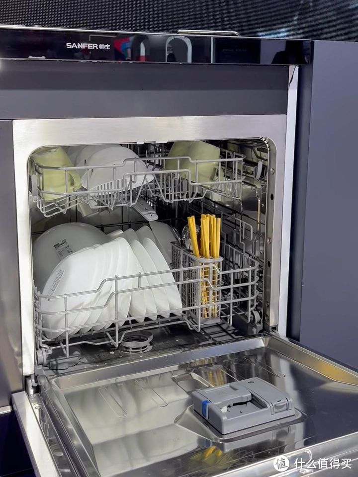 小户型厨房装修必看！2023年集成灶、集成水槽洗碗机﻿选购指南！小户型厨房轻松腾出一大半空间！