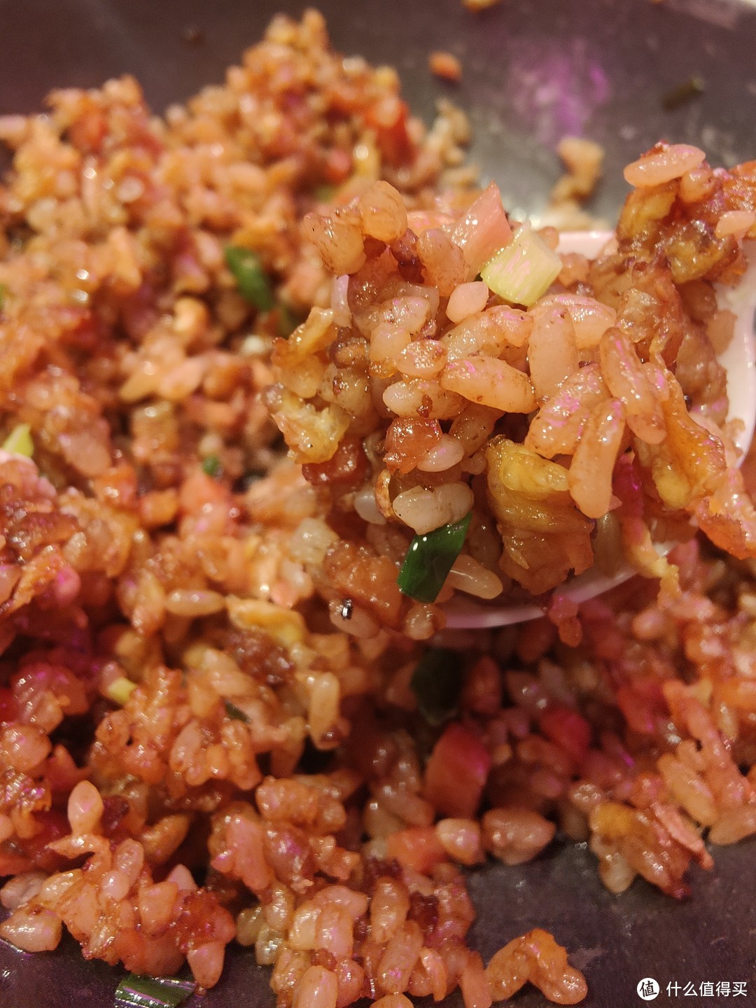 用剩米饭与广式腊肠一炒，香喷喷的一顿饭！