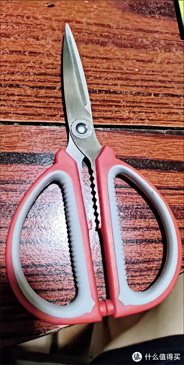 《不锈钢剪刀：实用与耐用的完美结合》