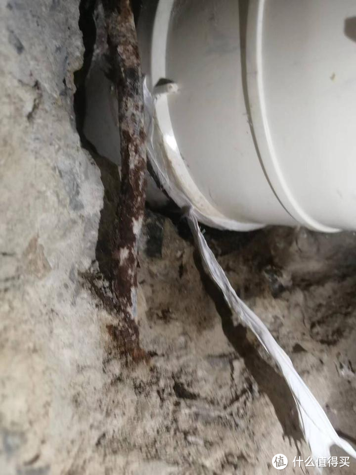 查漏日报：楼下卫生间地上沉箱漏水，与楼上无关。