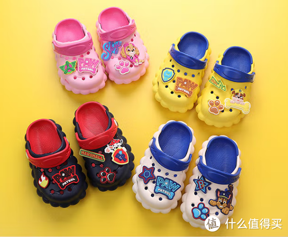 闷热的夏天，给孩子来一双可可爱爱的洞洞鞋吧！
