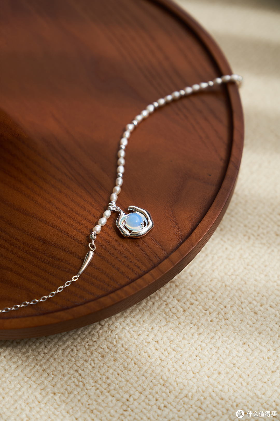 珍珠的优雅，金属风格的时尚。