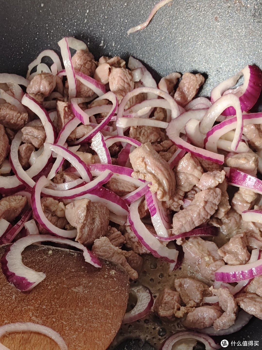 用新鲜羊肉自己在家做新疆手抓饭。好吃还卫生