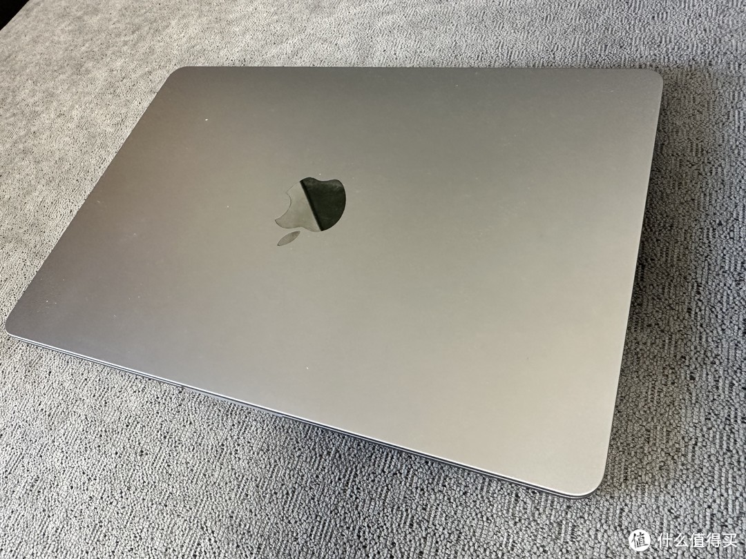 苹果推出了15寸MacBook air，最后还是选择了13寸