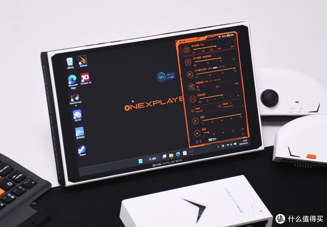 8.4英寸触屏，手柄支持拆卸的三合一电脑掌机：OneXPlayer 2体验