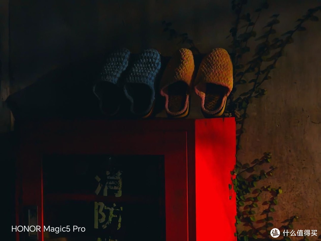 荣耀Magic5 Pro上手体验：一晚，我可以拍一万张照片