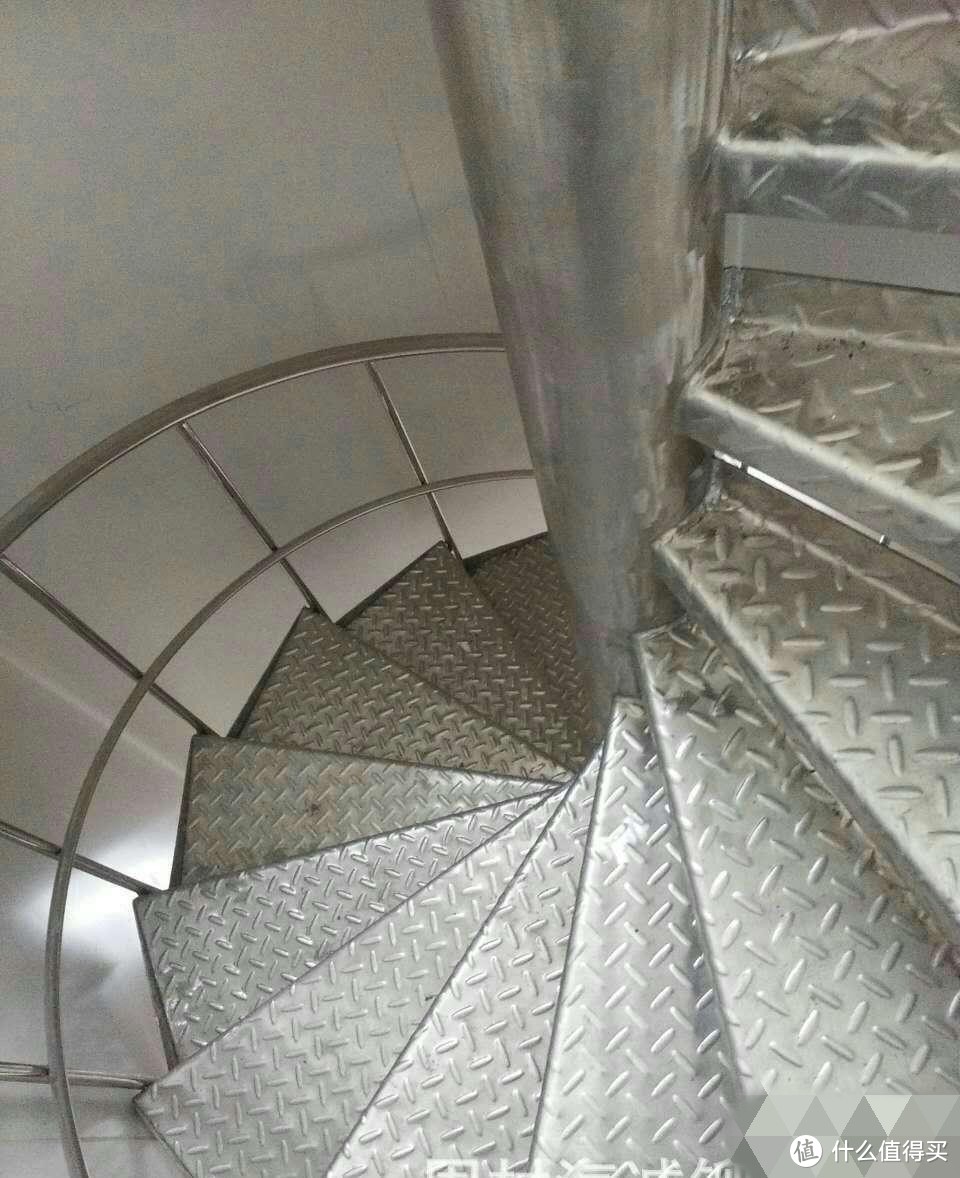 压纹不锈钢楼梯