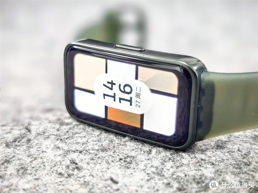 华为手环8 NFC版实测：轻薄机身时尚大方，监测精准便利生活
