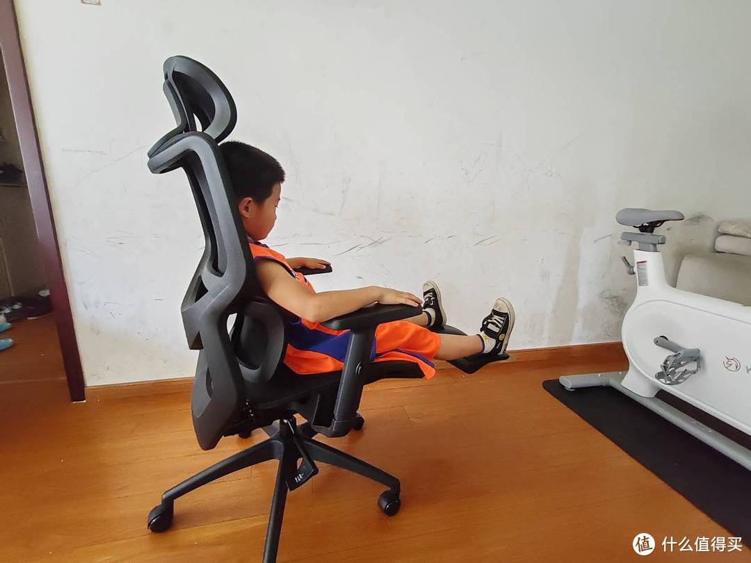 小新人体工学椅体验：办公好助手，舒适且好用