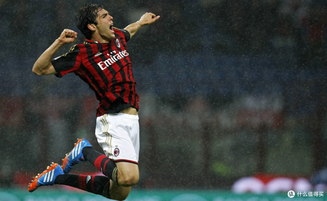 他在年轻时期就加入了巴西圣保罗足球俱乐部的青训营,并在