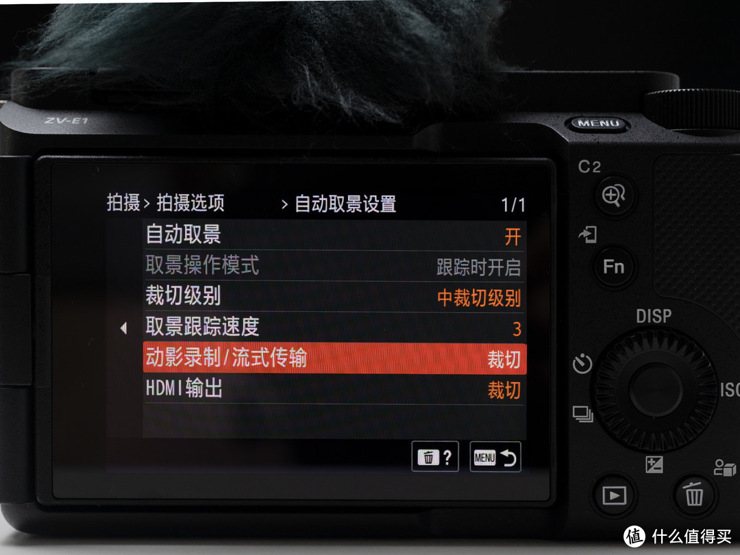 技术不够装备来凑，索尼ZV-E1真定位新手？轻便全画幅Vlog无反相机优势何在？Vlog初学者的入门心得分享