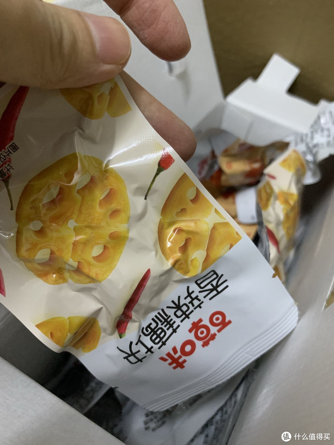 百草味，零食卤味大礼包