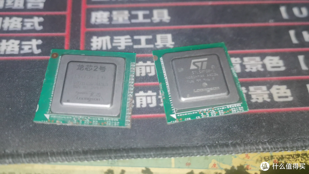 25块钱的龙芯2F04汉字标MIPS CPU开盖(附意法半导体标loongson STLS2F02对比