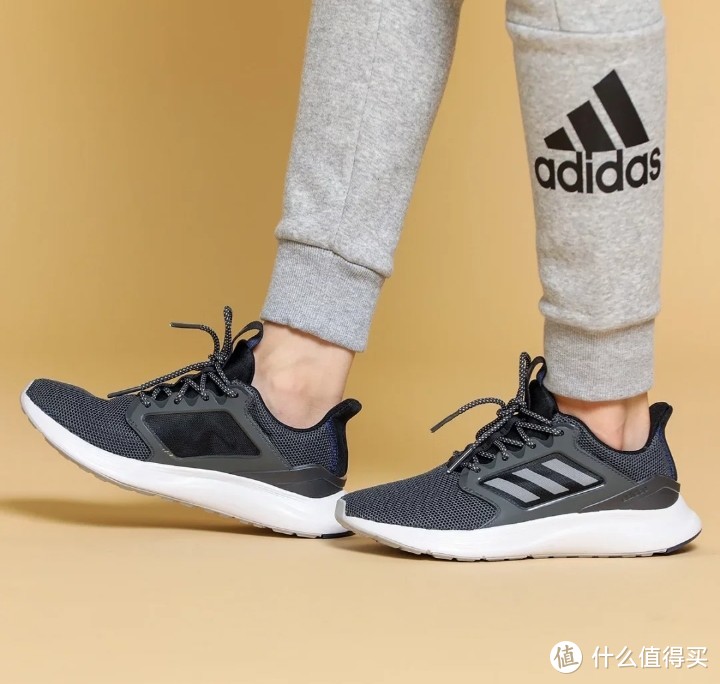 ​唯品会Adidas系列折扣活动，最低百元可入手的跑鞋系列