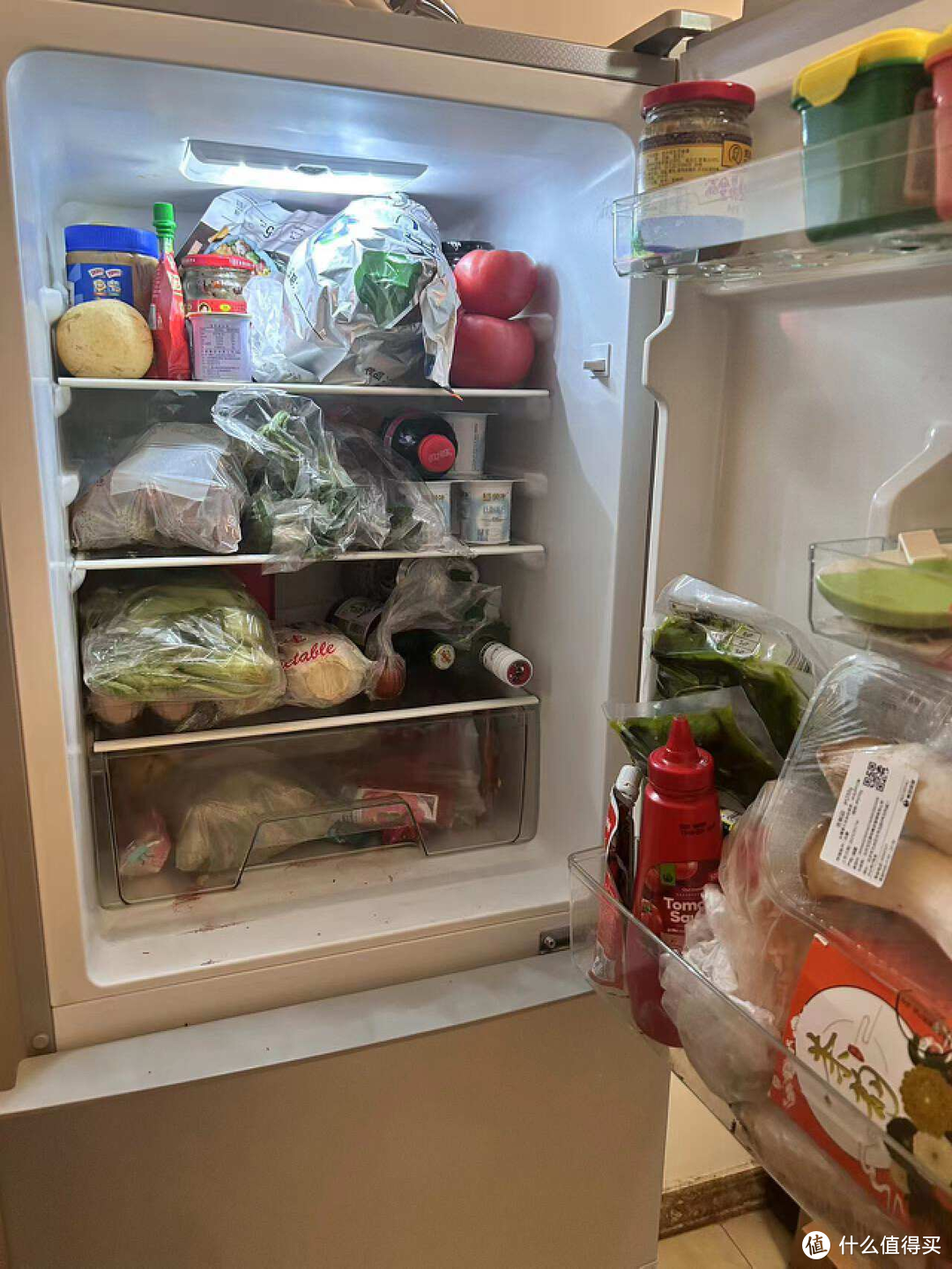 冰箱到底放厨房还是客厅？能否有一款容积大体积小的冰箱来节省室内空间呢？