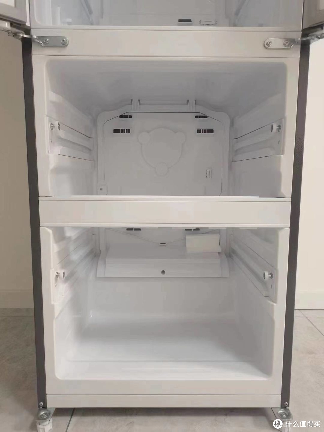 冰箱到底放厨房还是客厅？能否有一款容积大体积小的冰箱来节省室内空间呢？