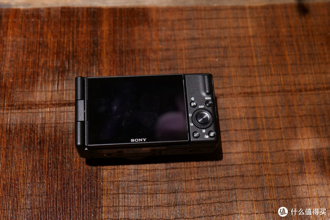 索尼 ZV-1II 相机 上手评测，相机终于不在复杂了，小白直接上手出片。