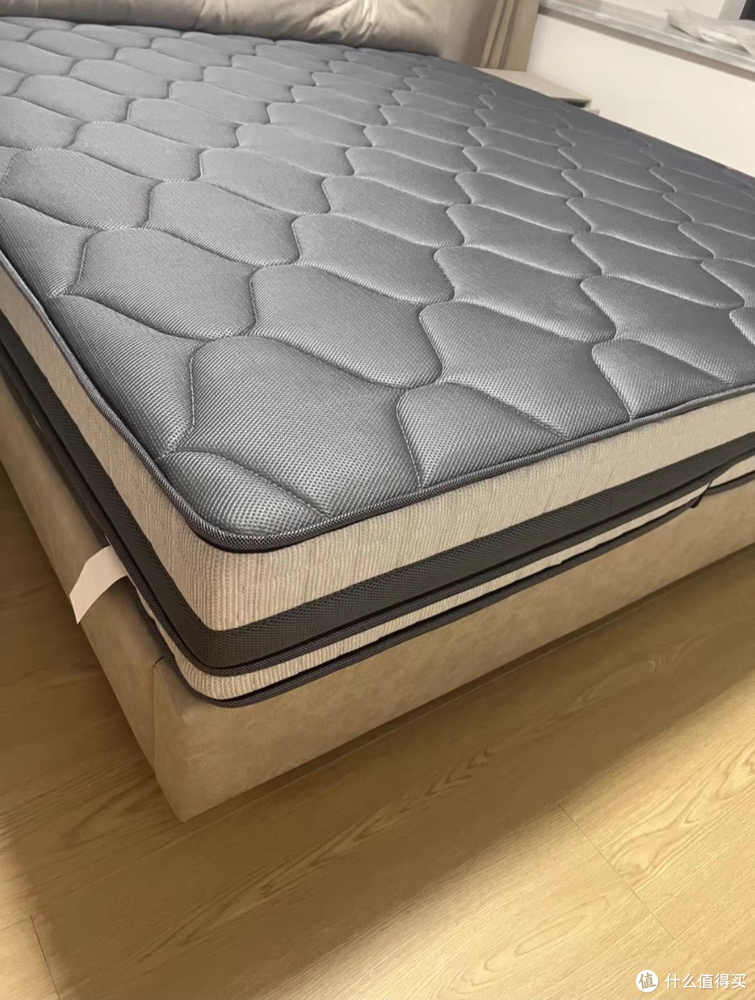这款网易严选的乳胶床垫质量很好，晚上睡觉特别的舒服，全身放松的感觉很好！