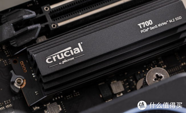 美光 Crucial T700 Gen5 SSD