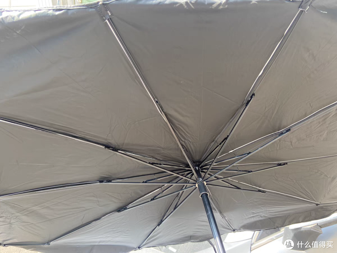 轿车夏季必备遮阳伞。