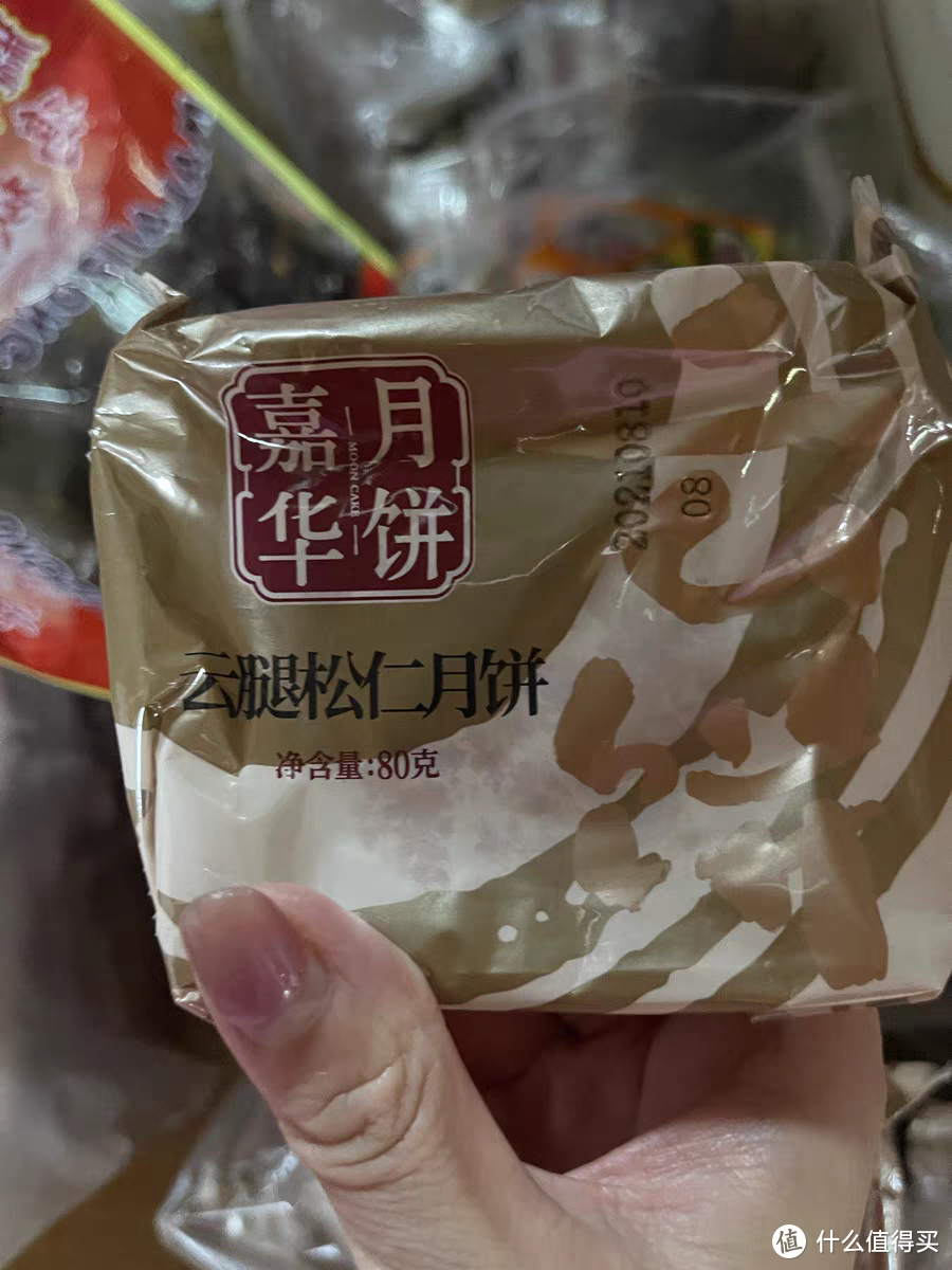 "嘉华云腿月饼：中秋团圆的传统味道"