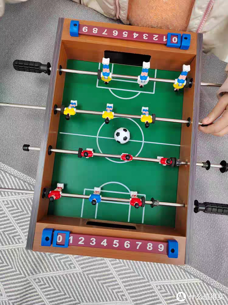 如何挑选桌上足球玩具