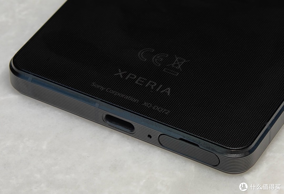 索尼 Xperia 1V 测评 —— 褪去特立独行，剩下的是东亚 iPhone 还是小众狂欢？